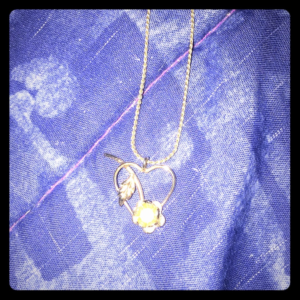 10k gold heart/flower necklace